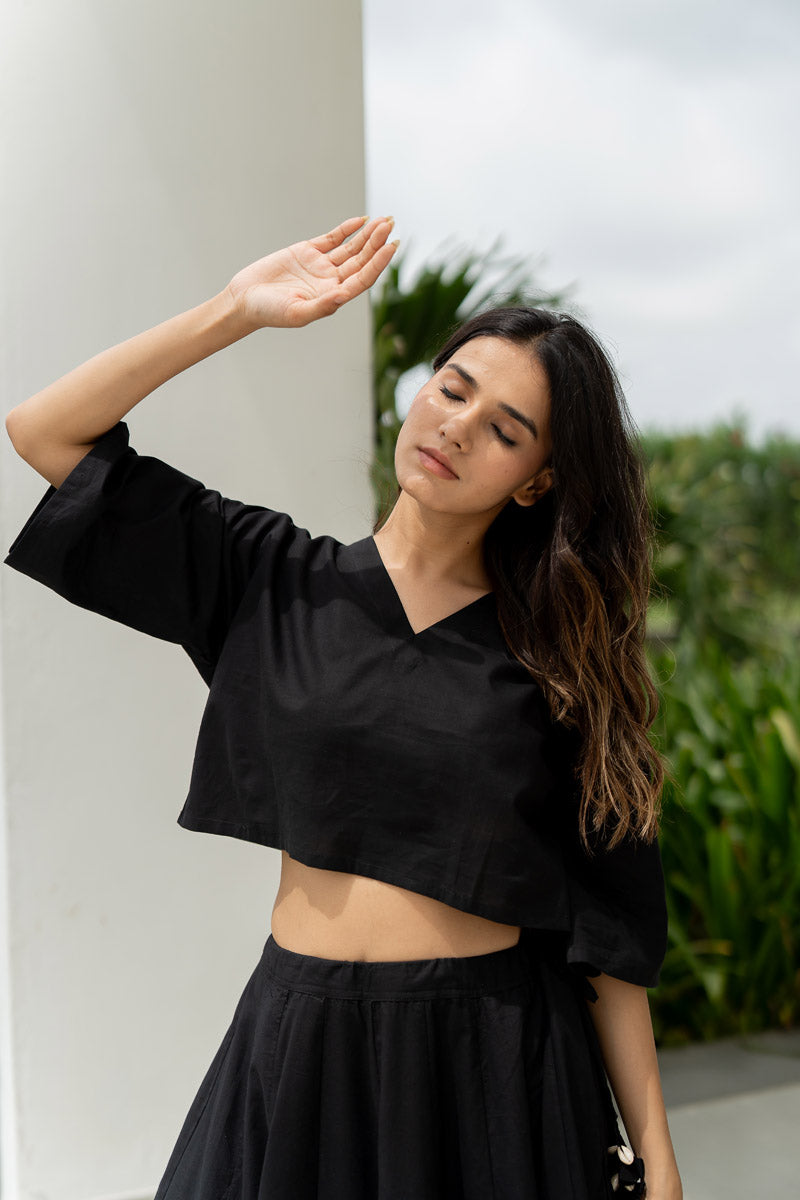 Basic Top - Black V Neck SS