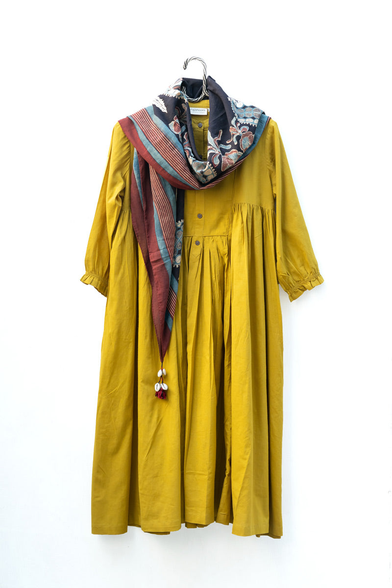 Co-ord Set of 2 - Side Pleat Kurta & Scarf 01