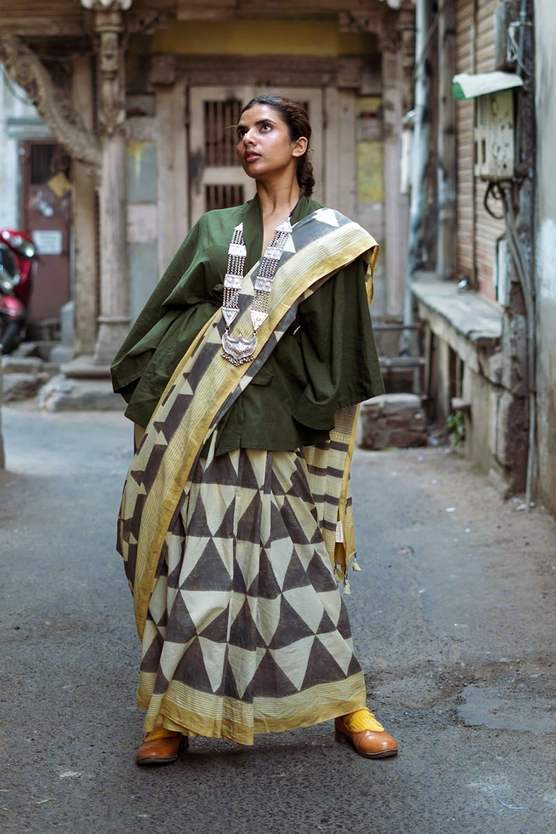 Co-ord set of 2 - Saree & Overlay