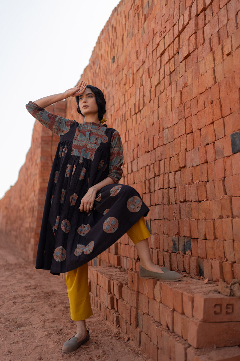 Amra Side Pleat Kurta - Black