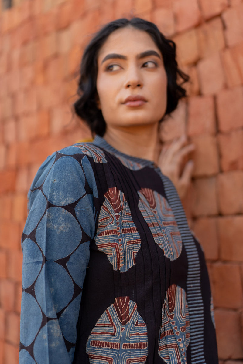 Pintuck Kurta - Black & Indigo