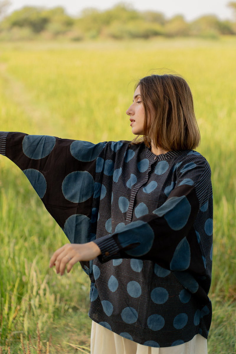 Freesize Antifit Top -Black & Indigo Dots