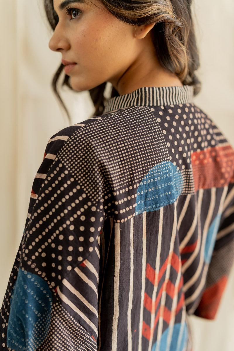 Freesize Antifit Top -Black Playful Geometry