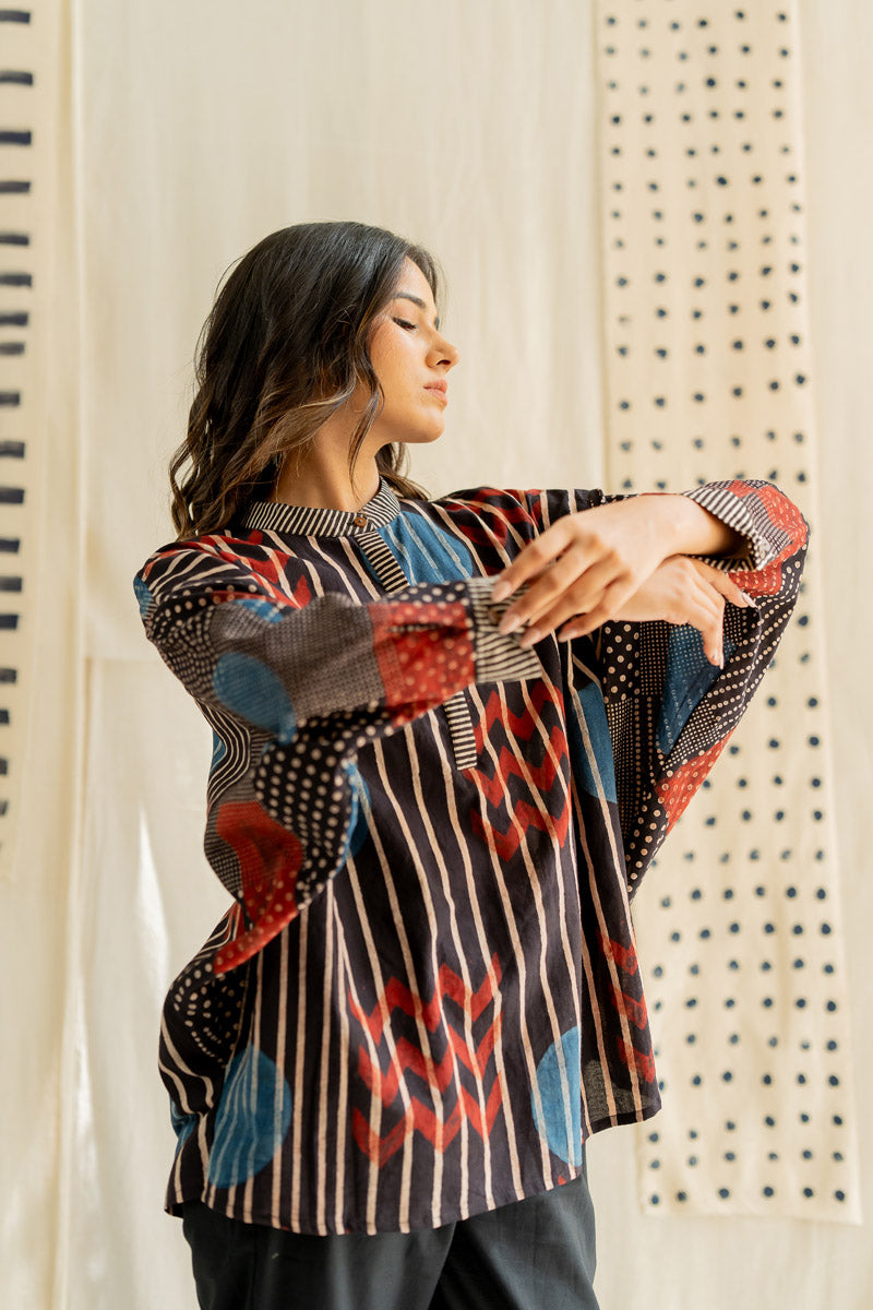 Freesize Antifit Top -Black Playful Geometry