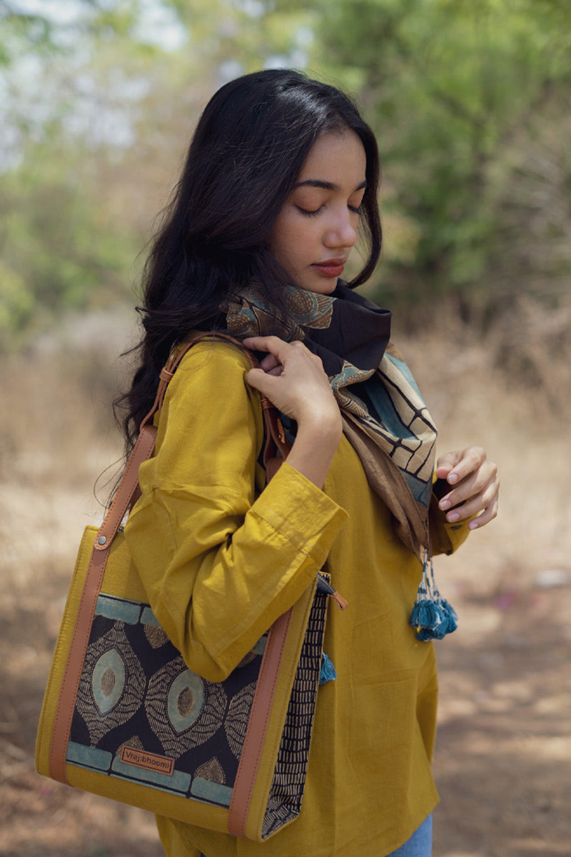 Co-ord Set of 2 - Travel Tales 02