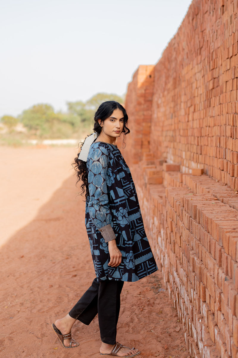 Short Navi Pintuck Kurta - Black