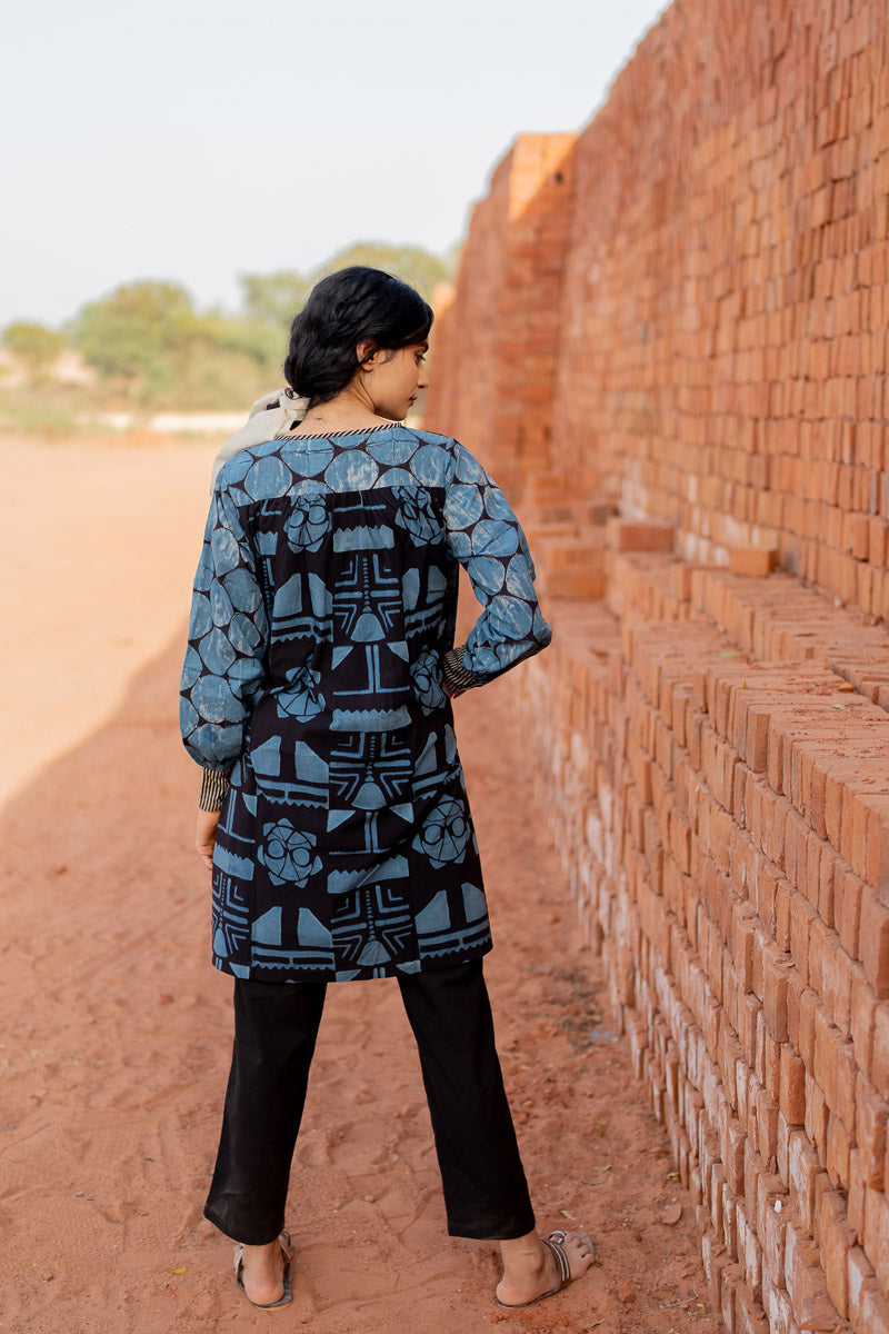 Short Navi Pintuck Kurta - Black