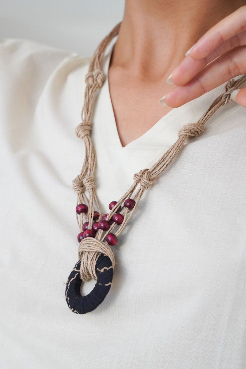 Pendant Necklace – Black