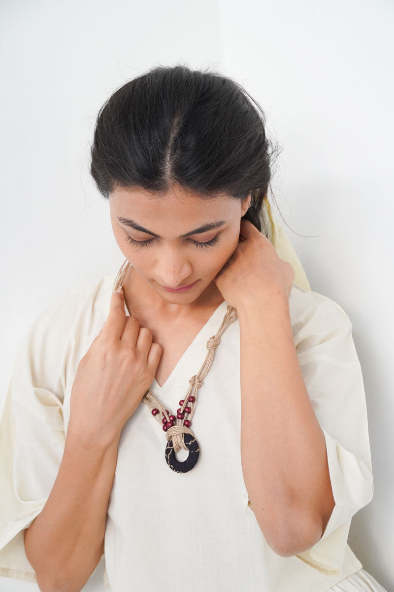 Pendant Necklace – Black