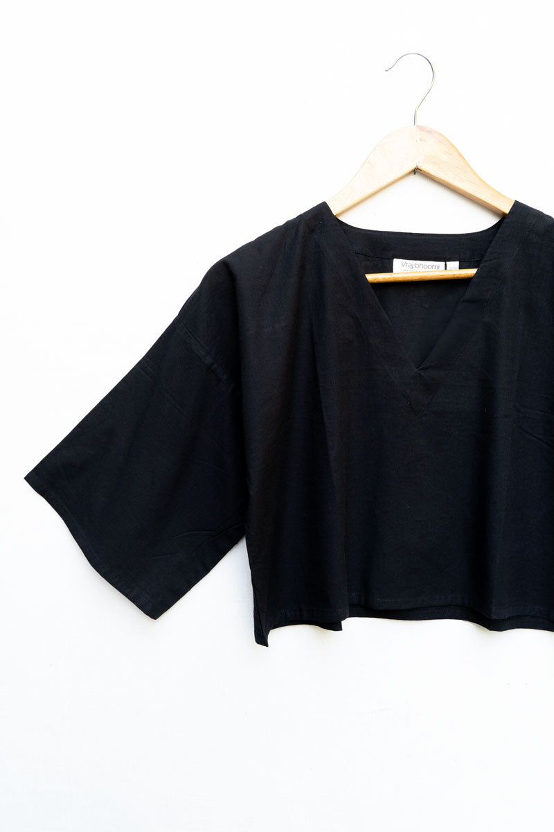 Basic Top - Black V Neck SS
