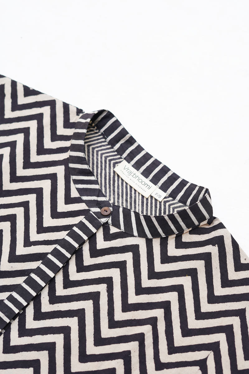 Unisex Anti-fit Shirt - Black chevron
