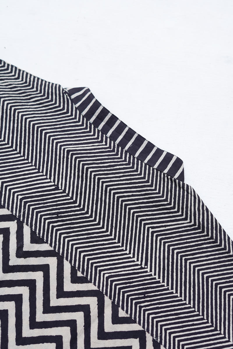 Unisex Anti-fit Shirt - Black chevron