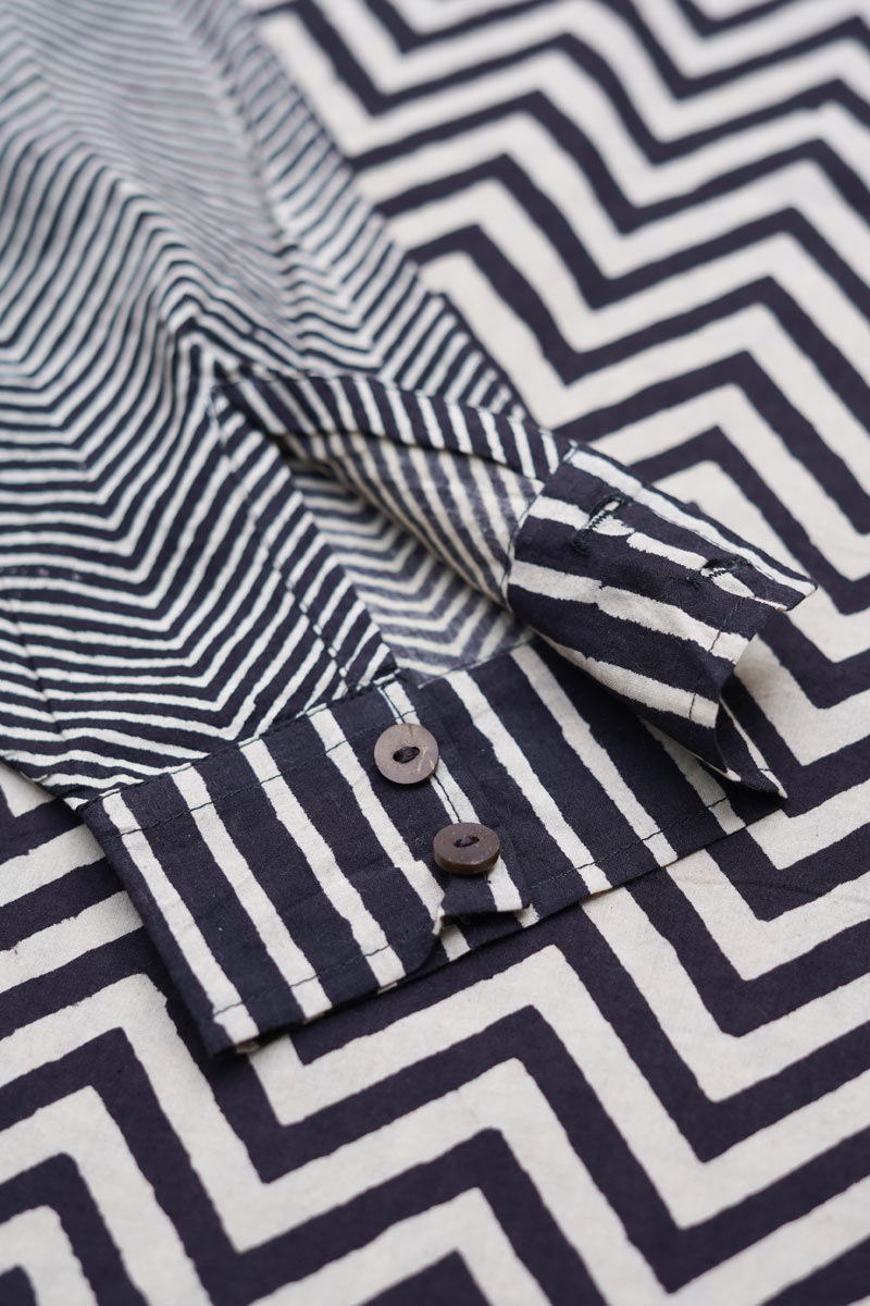 Unisex Anti-fit Shirt - Black chevron