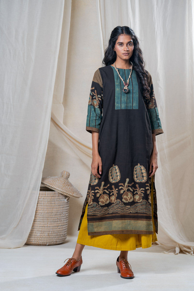 Classic Kurta – Black Yoke