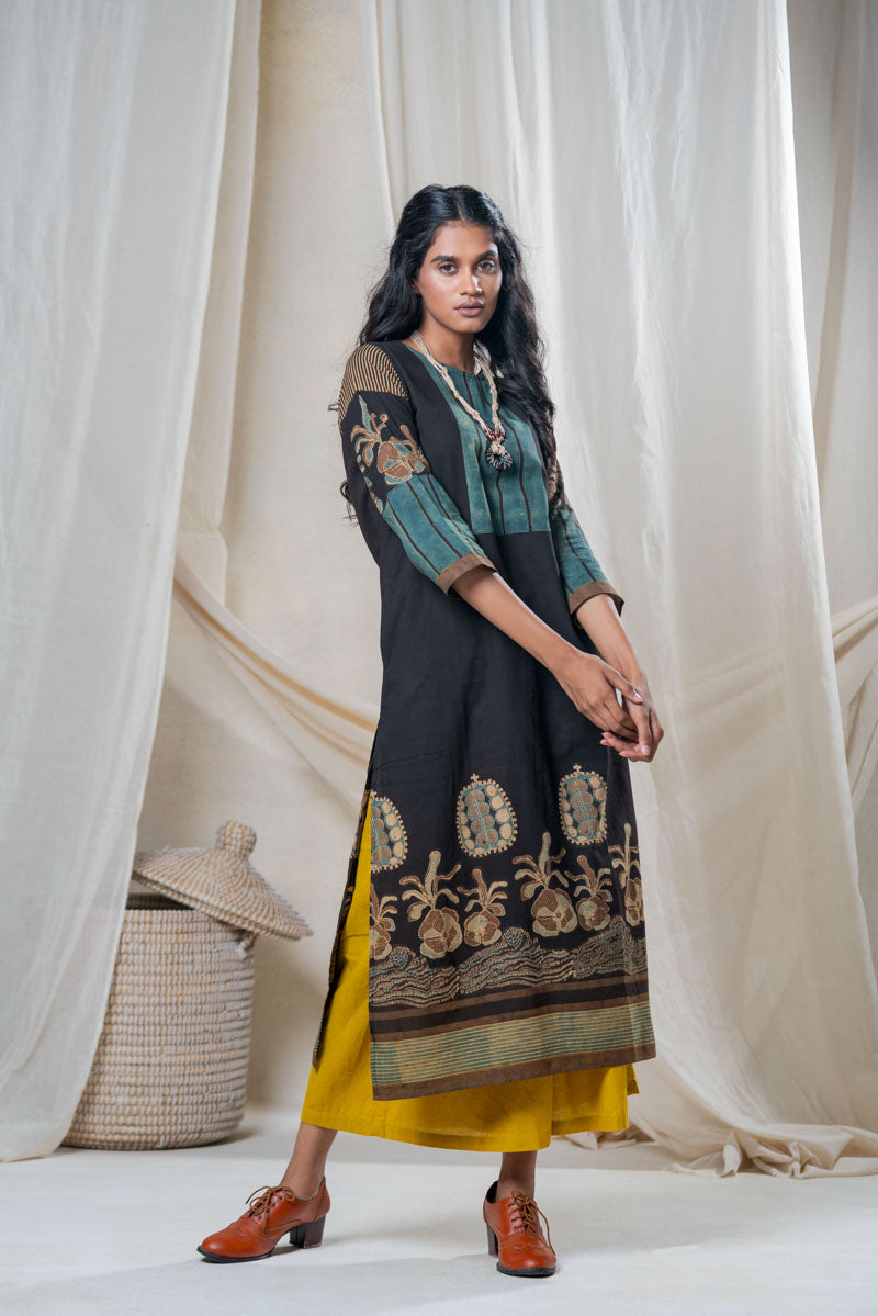 Classic Kurta – Black Yoke