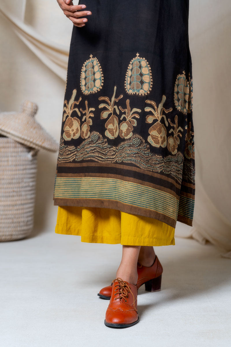Classic Kurta – Black Yoke