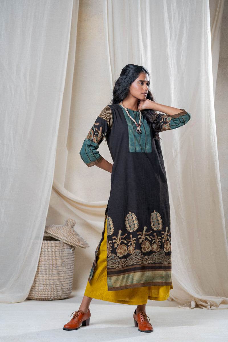 Classic Kurta – Black Yoke