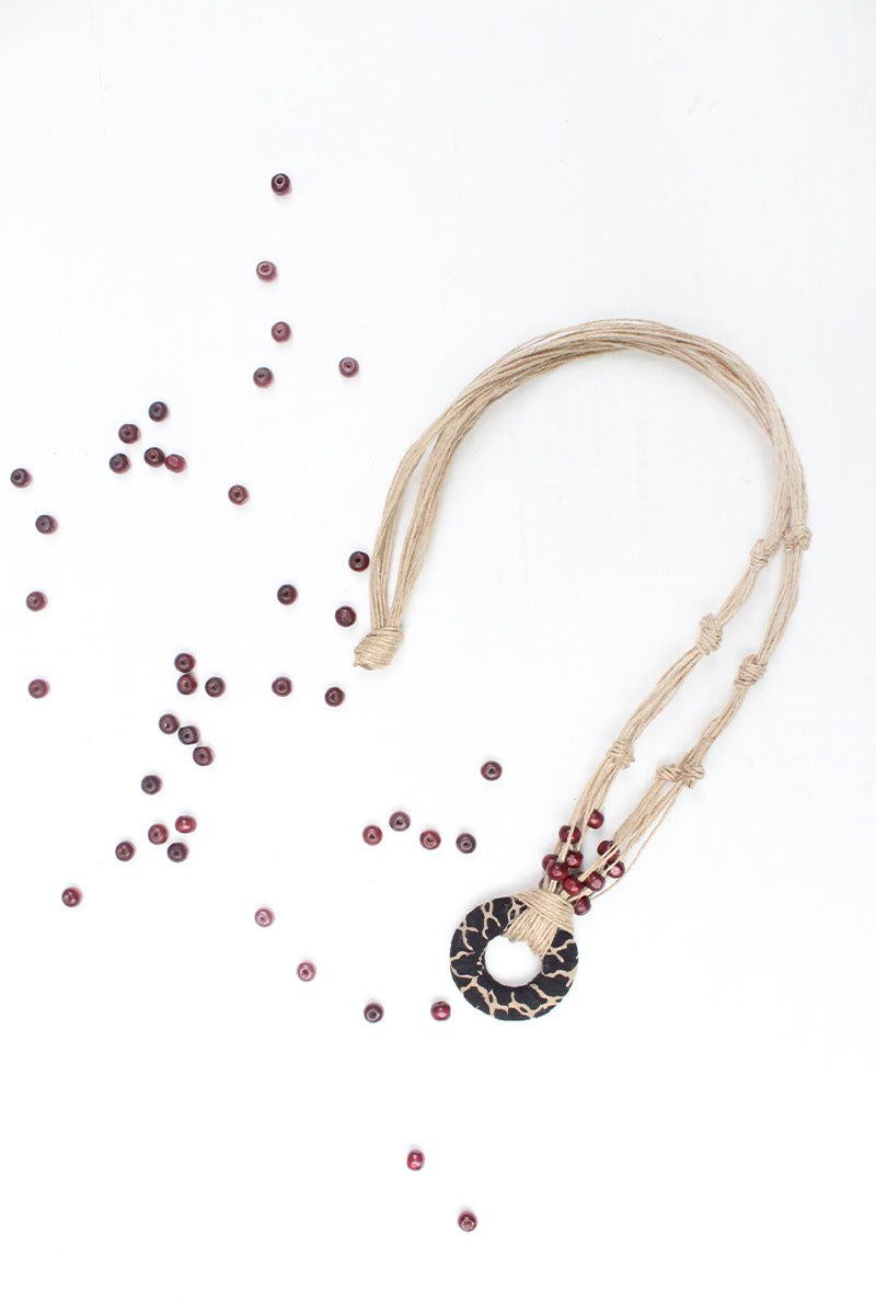 Pendant Necklace – Black