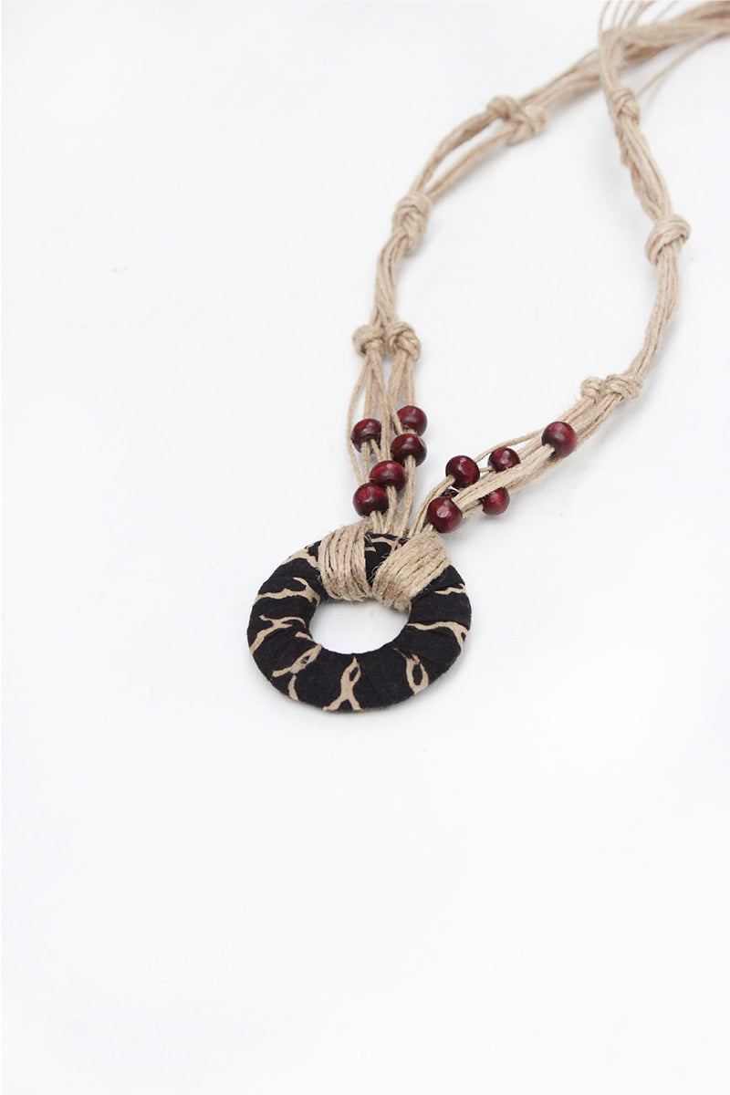 Pendant Necklace – Black