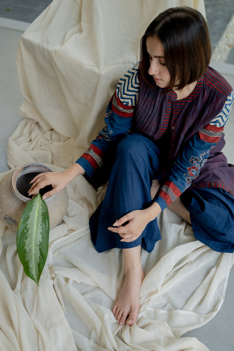 Front-open Pintuck Kurta - Indigo & Burgundy