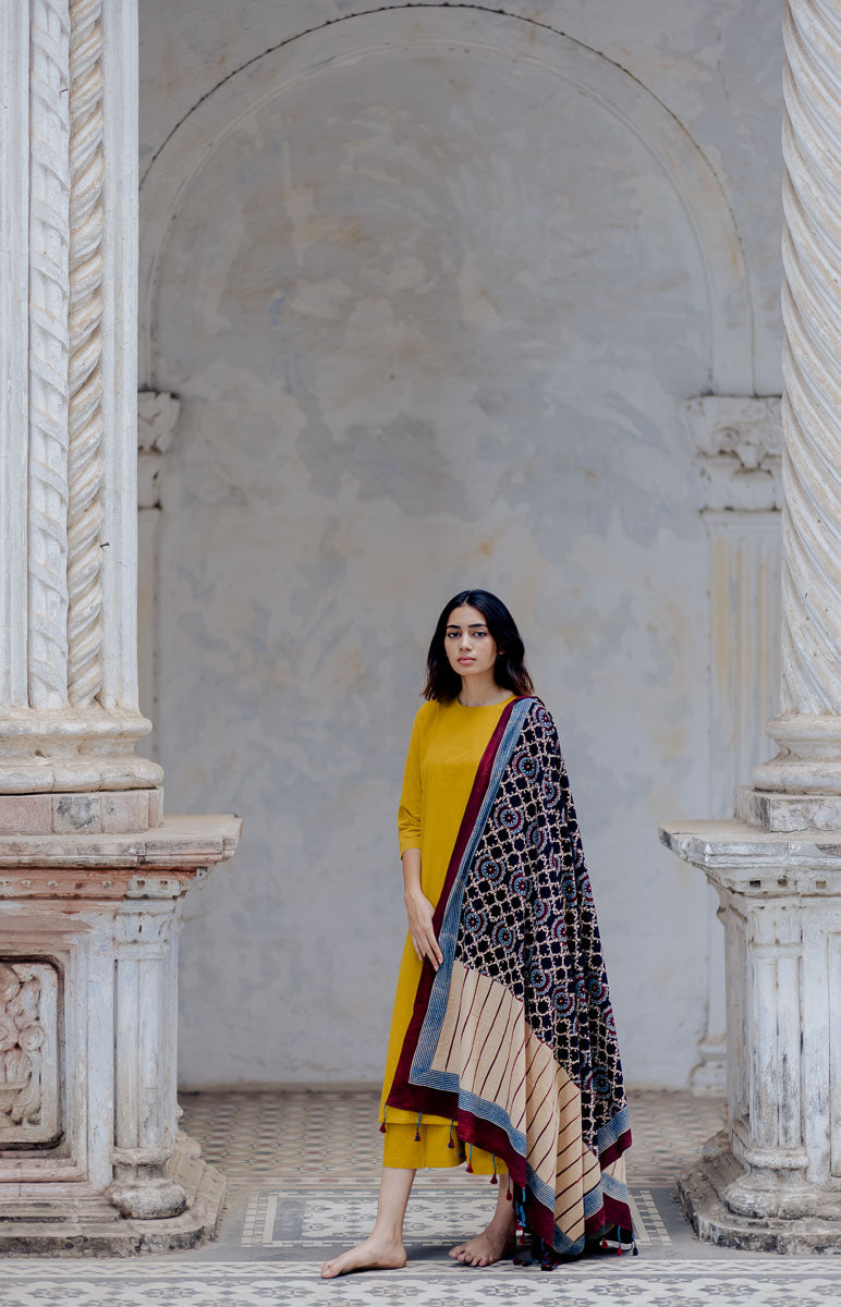 Cotton Dupatta - Black Neeha