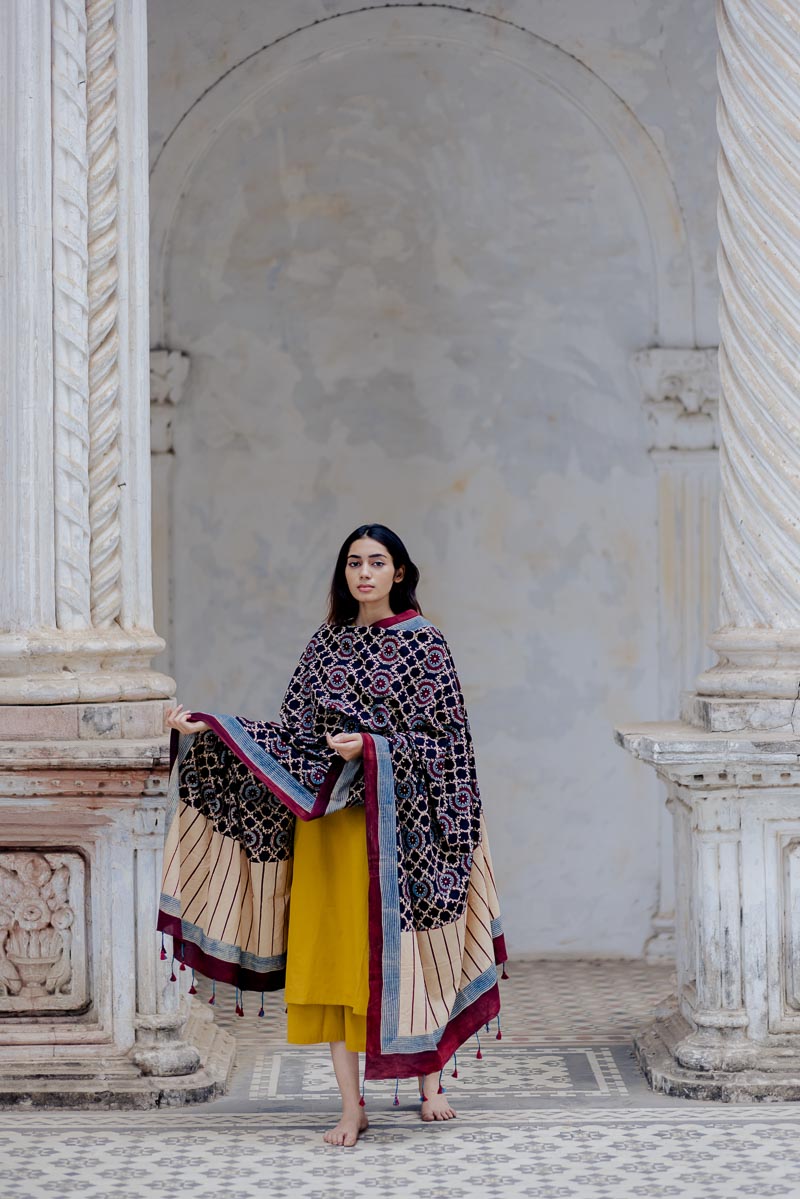Cotton Dupatta - Black Neeha