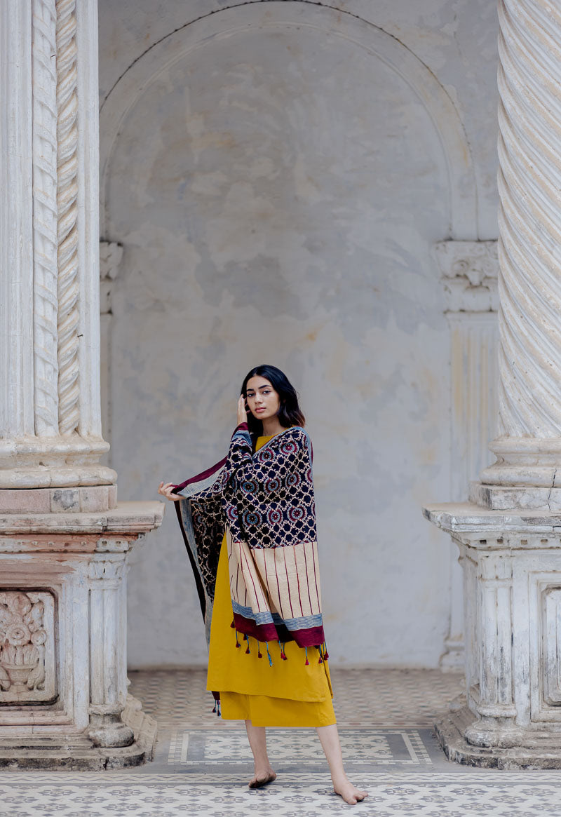 Cotton Dupatta - Black Neeha