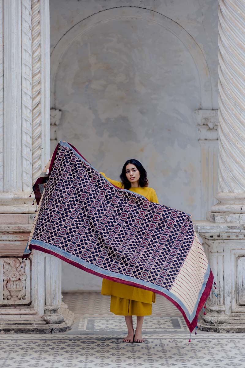 Cotton Dupatta - Black Neeha