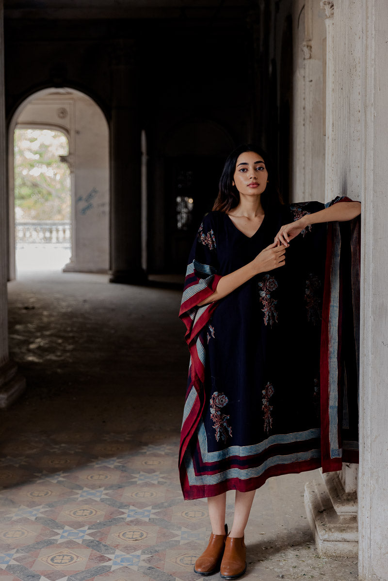Freesize Kaftan – Black Iyan