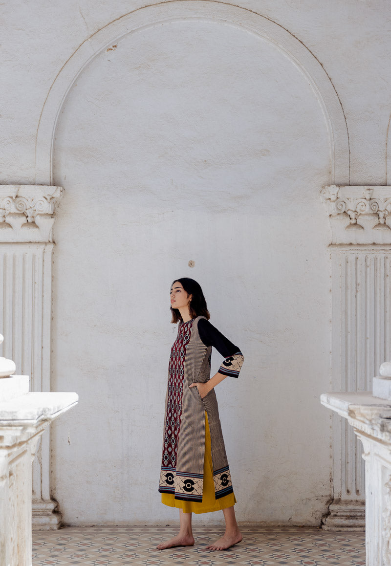 Classic Kurta – Black Nizana