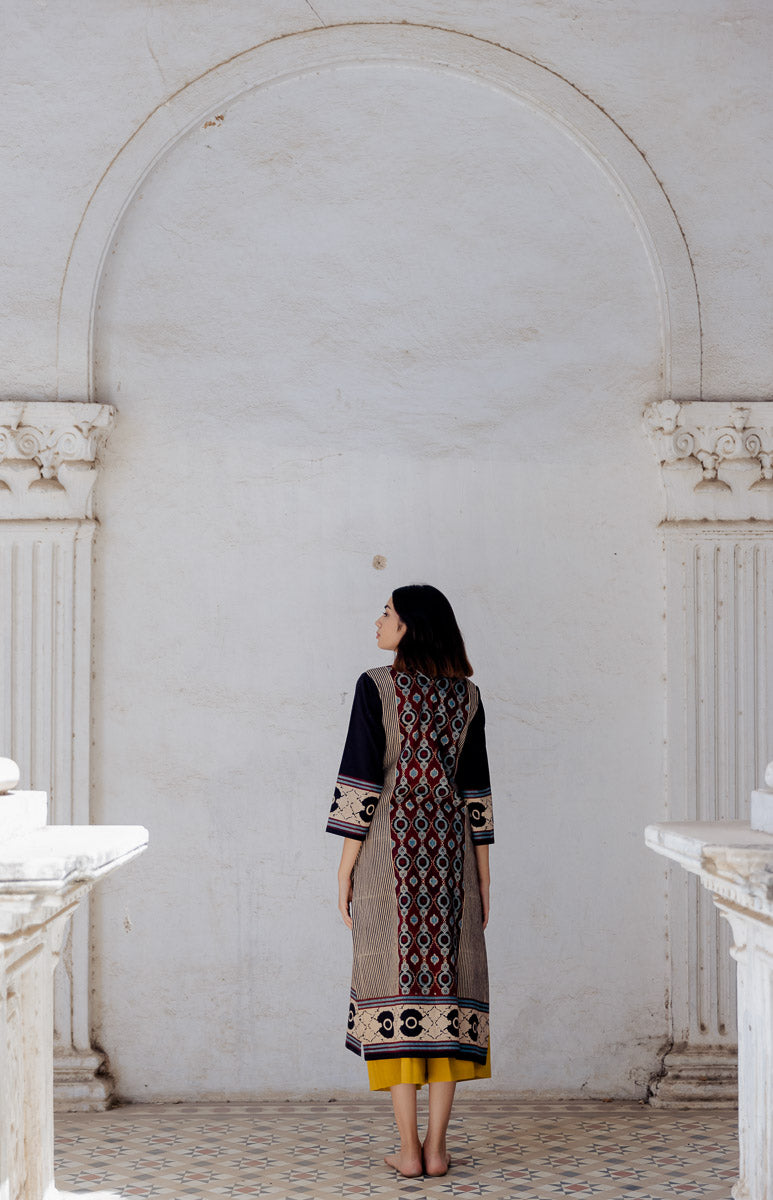 Classic Kurta – Black Nizana