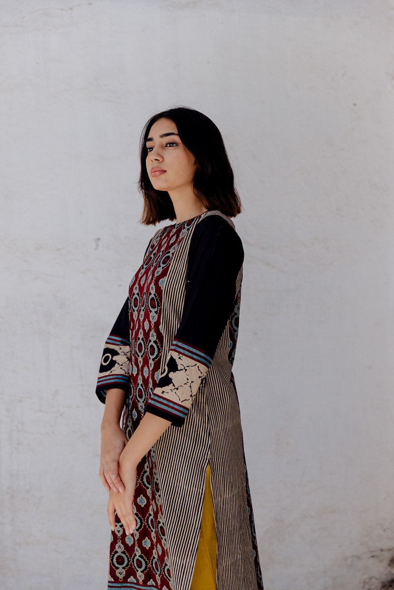 Classic Kurta – Black Nizana