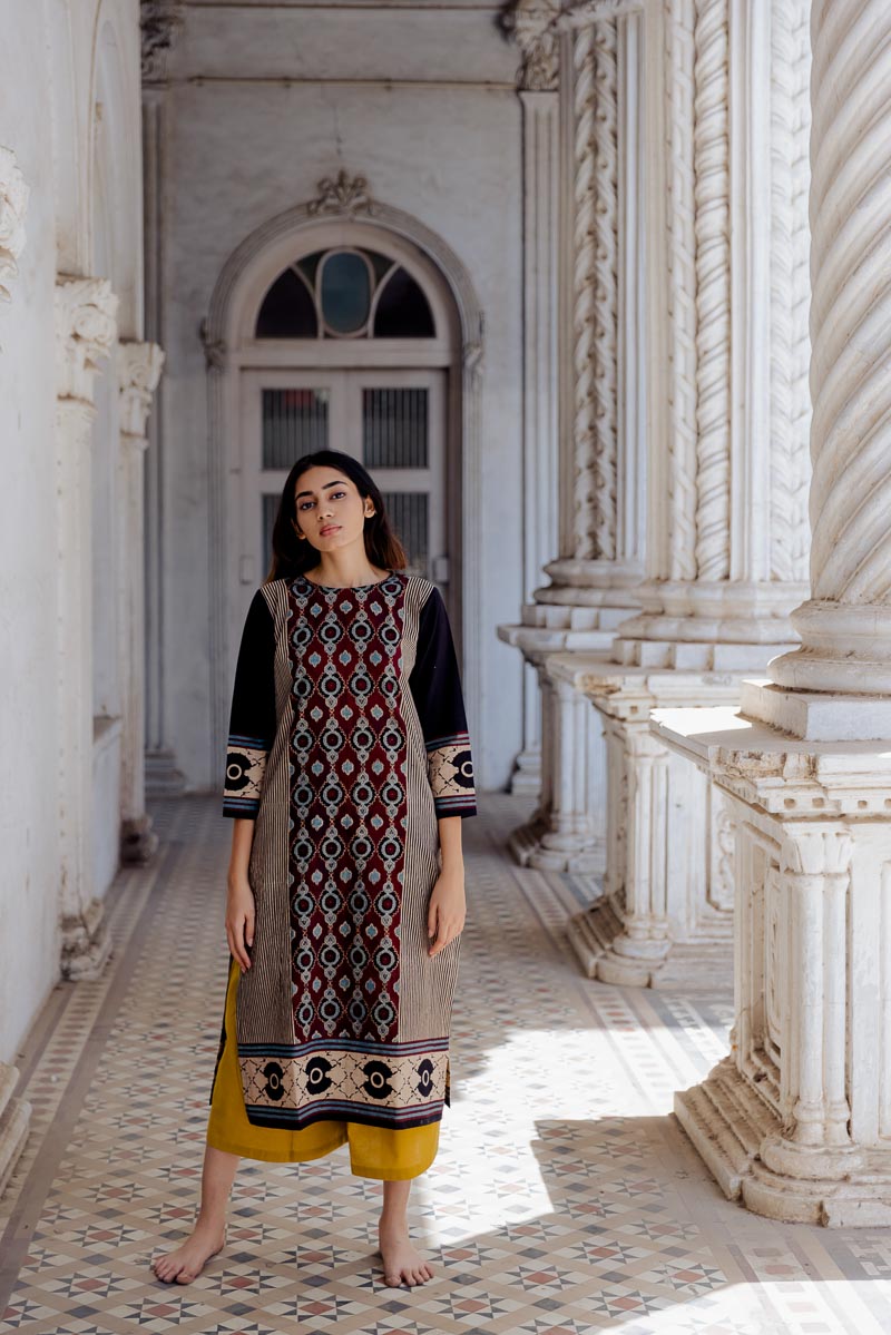 Classic Kurta – Black Nizana