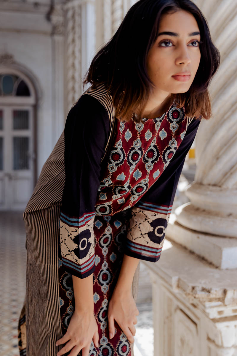 Classic Kurta – Black Nizana