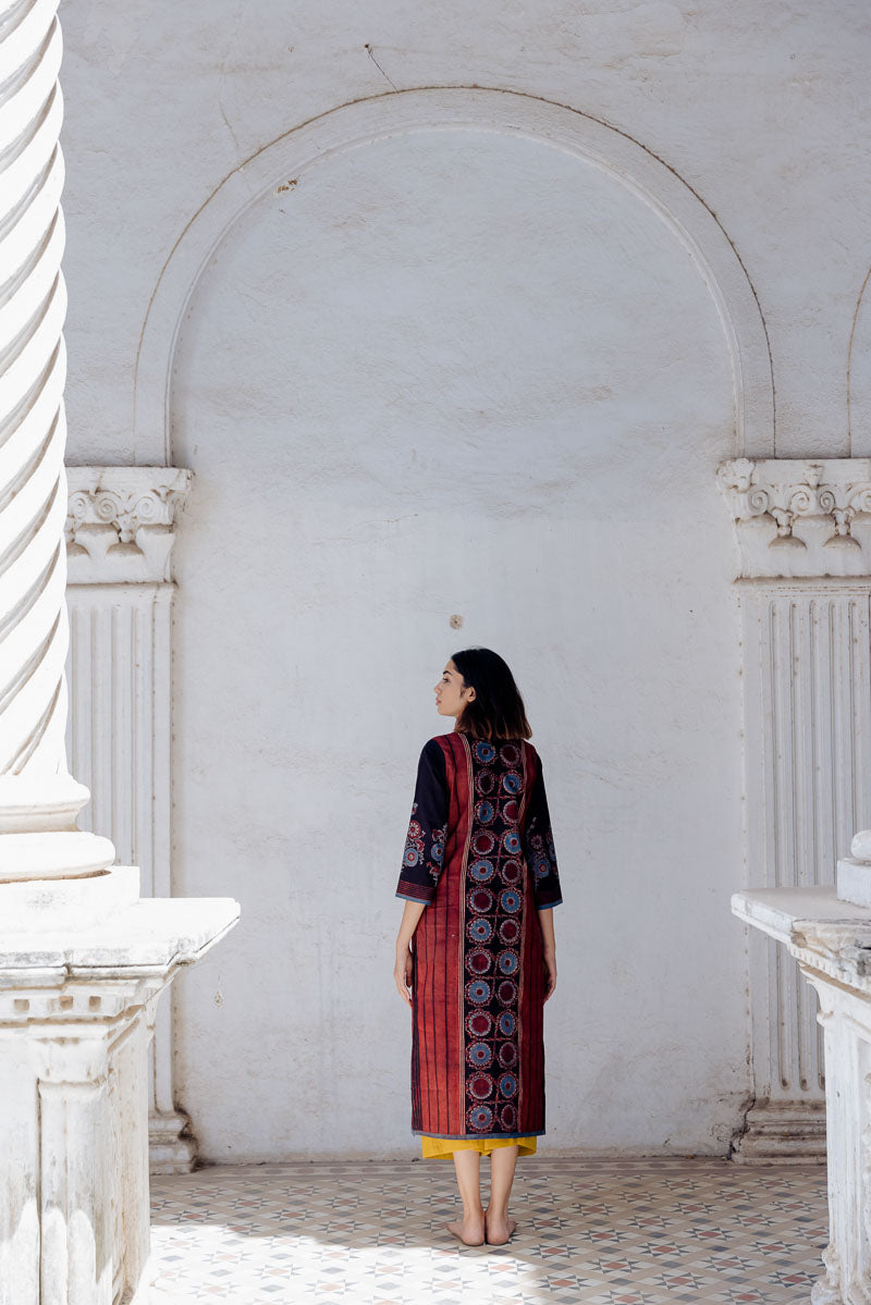 Classic Kurta – Black Farhana