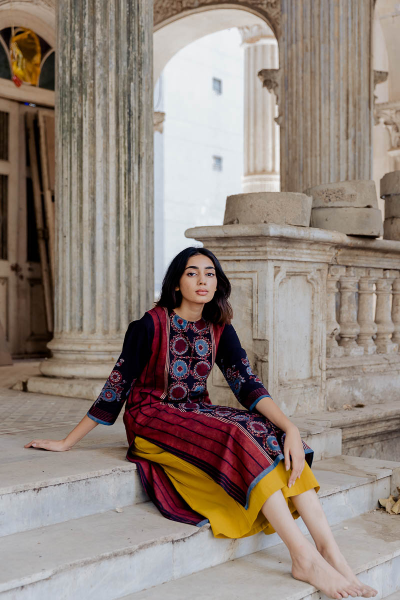 Classic Kurta – Black Farhana