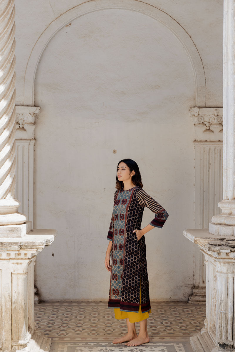 Classic Kurta -Black Neeha