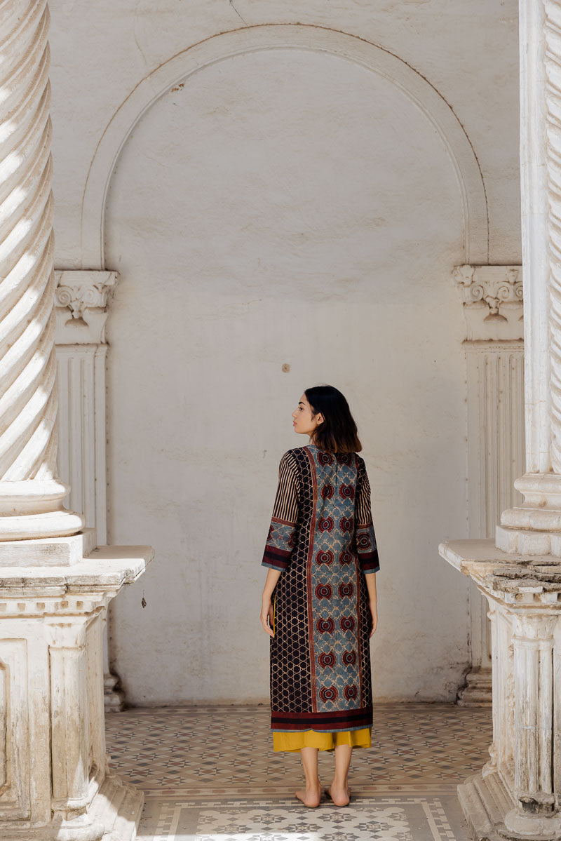 Classic Kurta -Black Neeha