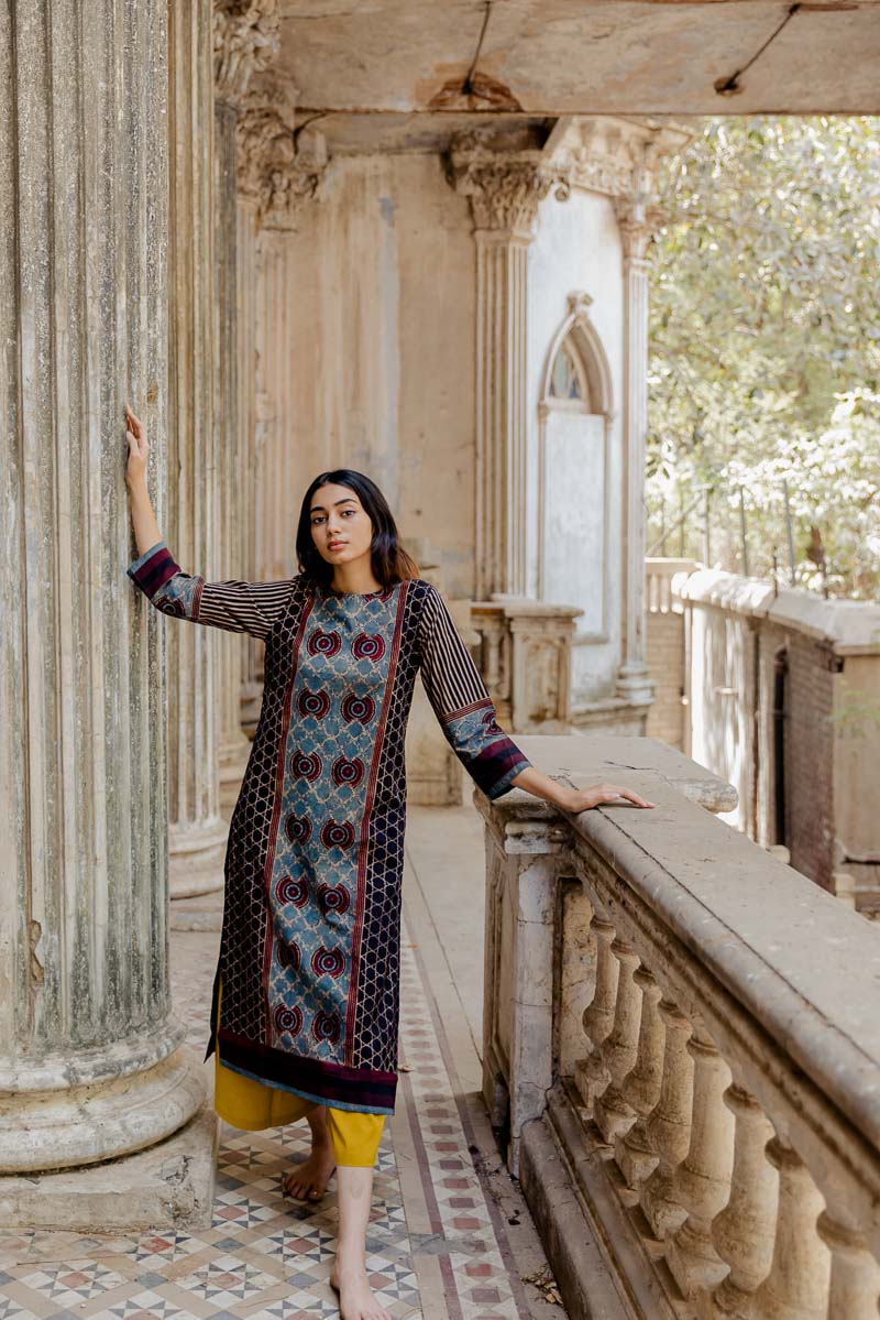 Classic Kurta -Black Neeha