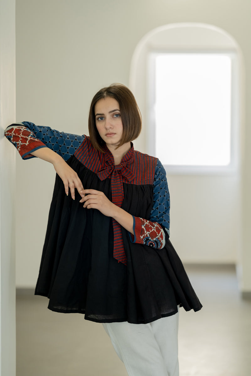 Swirl Around Top - Black