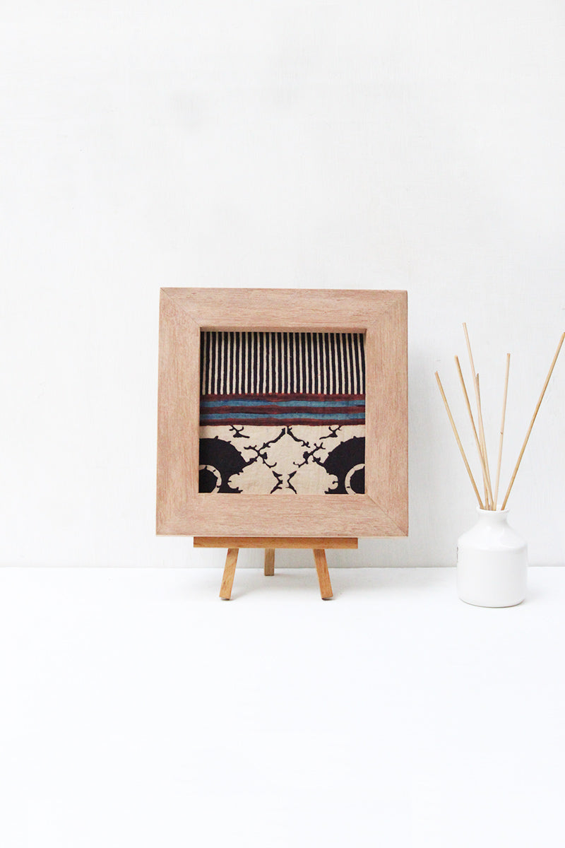 Wooden Frame with Stripe Motif – 09