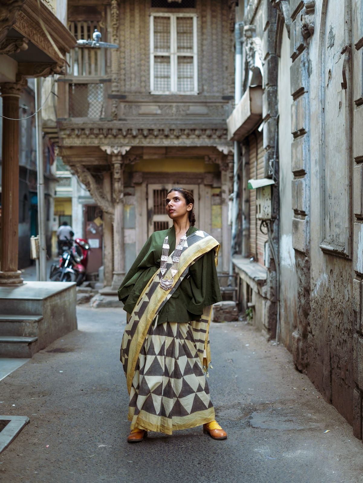 Co-ord set of 2 - Saree & Overlay