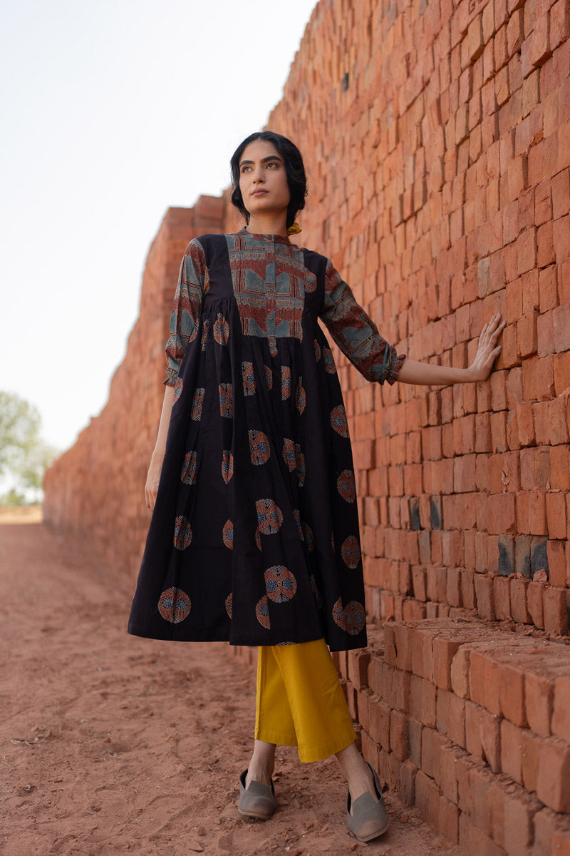 Amra Side Pleat Kurta - Black