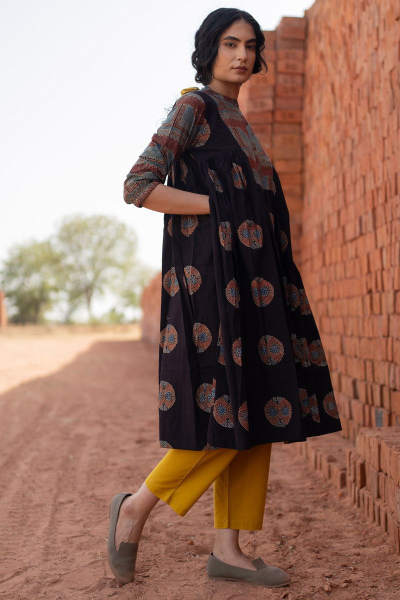 Amra Side Pleat Kurta - Black