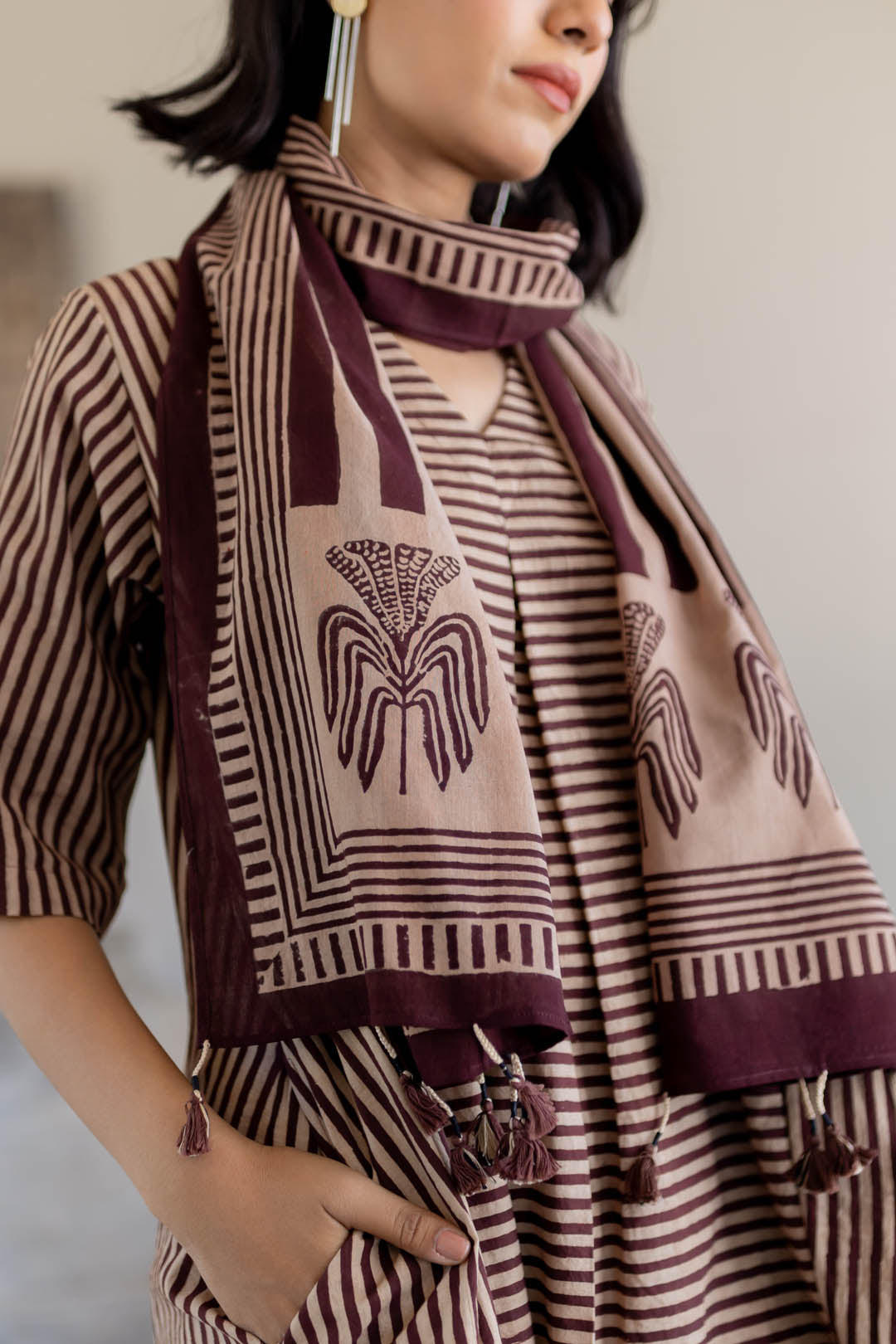 V Neck Panelled Kurta Set of 3 - Maroon meadow