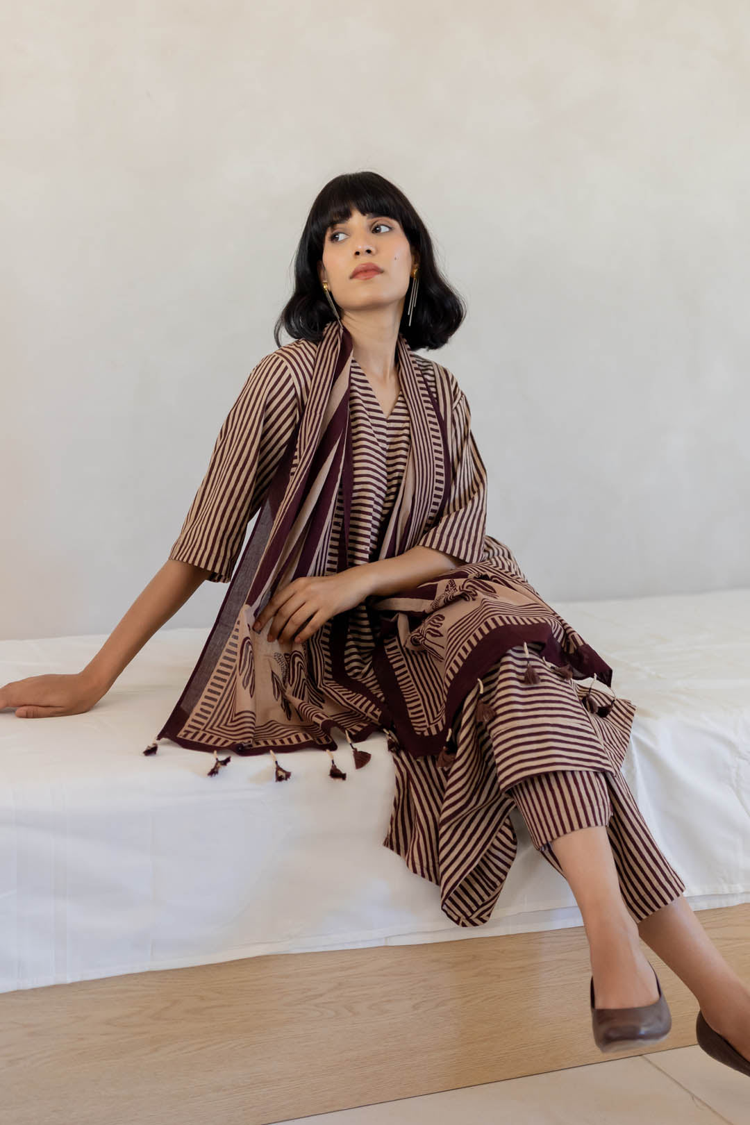 V Neck Panelled Kurta Set of 3 - Maroon meadow