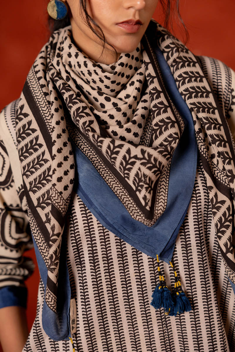 Set of 3 - Kurta, Pant & Scarf - Asa 17