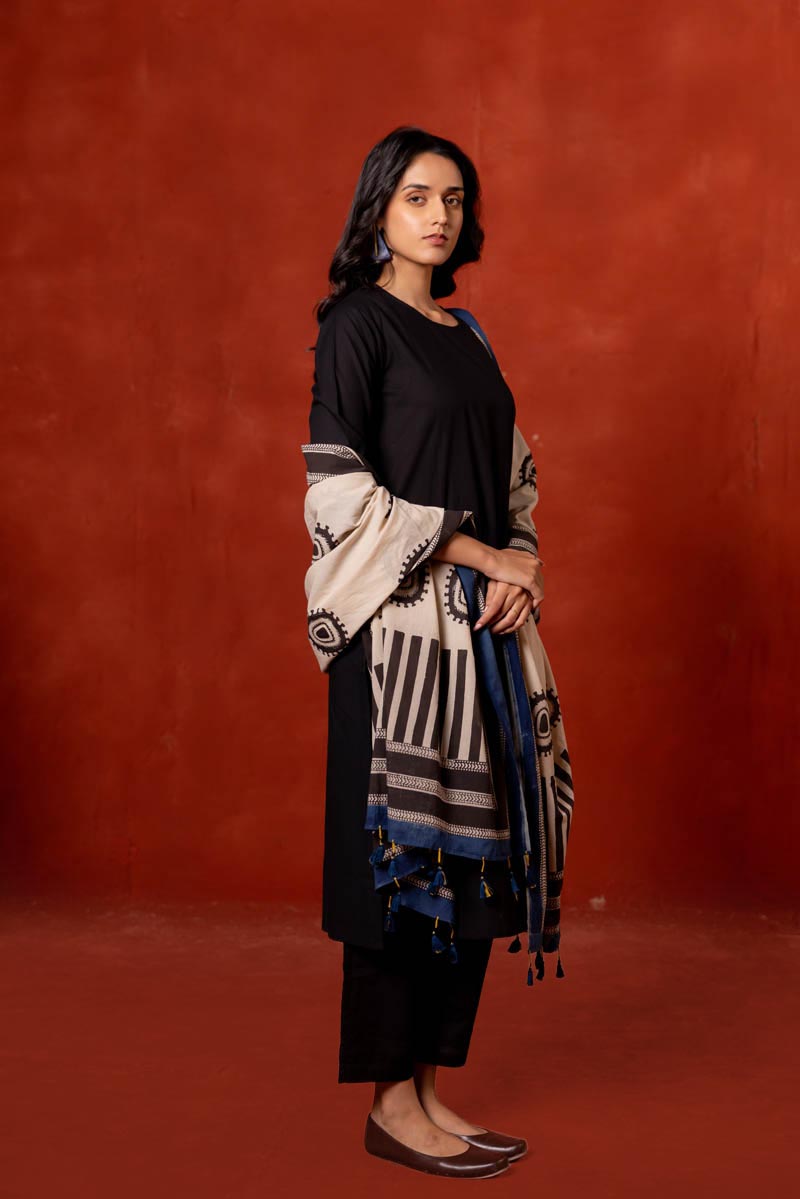 Set of 3 - Kurta, Dupatta & Pants - Asa 09
