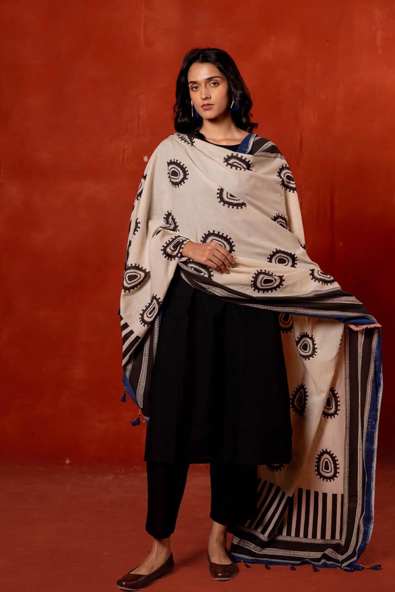 Set of 3 - Kurta, Dupatta & Pants - Asa 09
