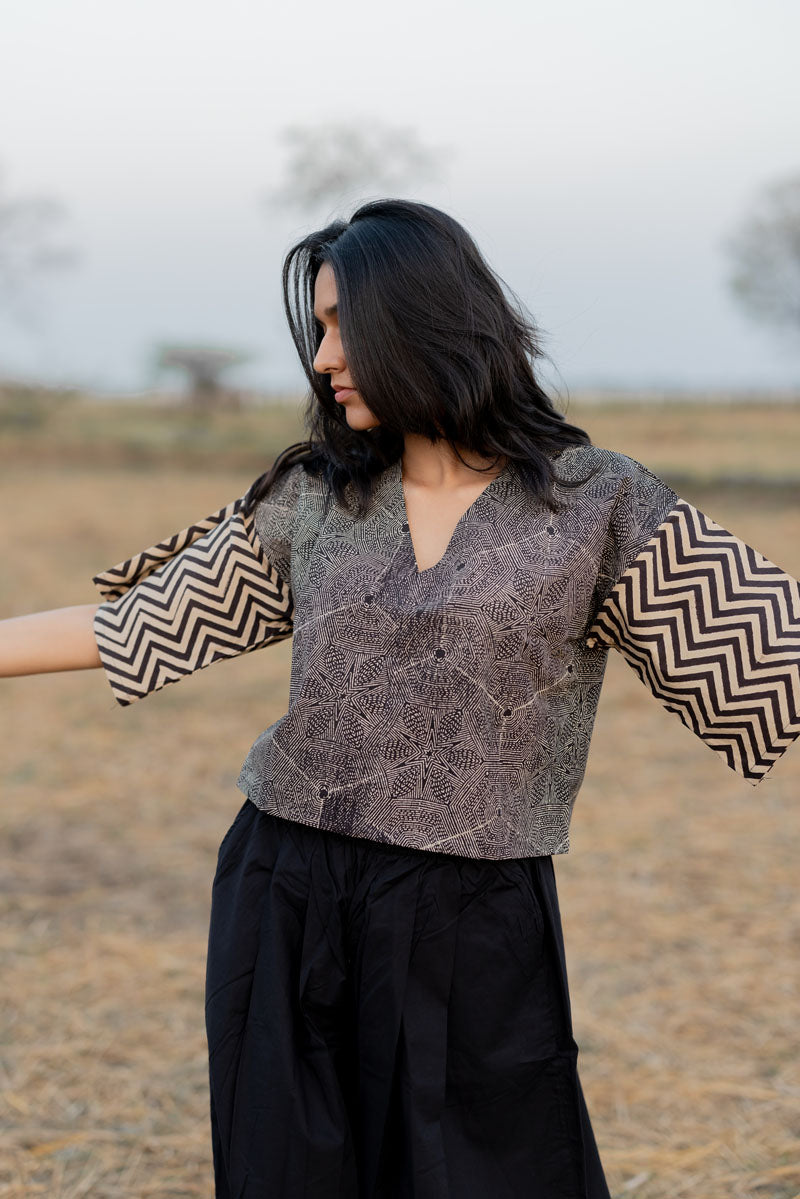 Basic Top - Black Chevron